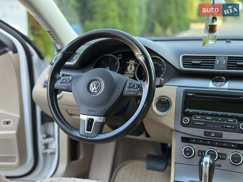 Седан Volkswagen Passat 2012 в Одессе