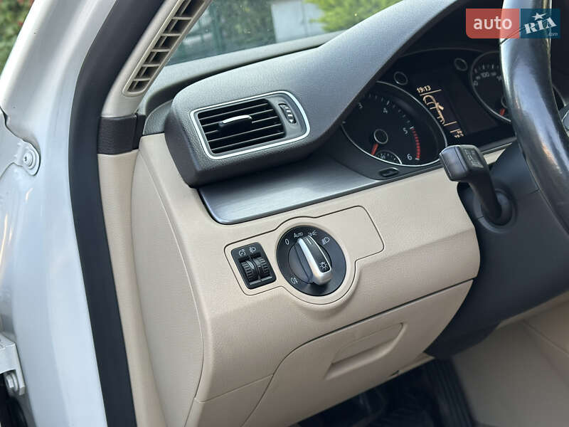 Седан Volkswagen Passat 2012 в Одессе