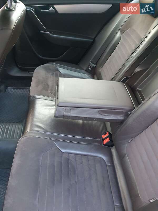 Седан Volkswagen Passat 2012 в Харькове
