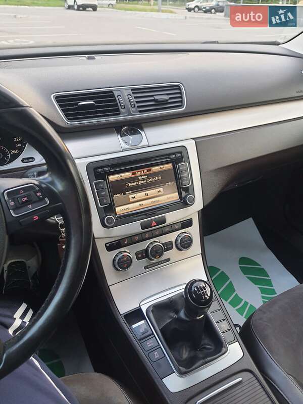 Седан Volkswagen Passat 2012 в Харькове