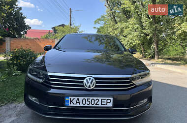 Седан Volkswagen Passat 2016 в Києві