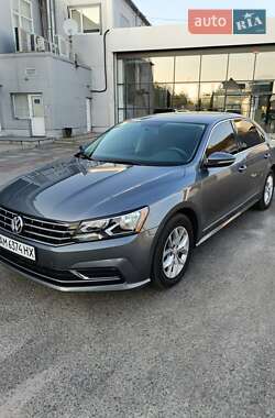 Седан Volkswagen Passat 2015 в Житомире