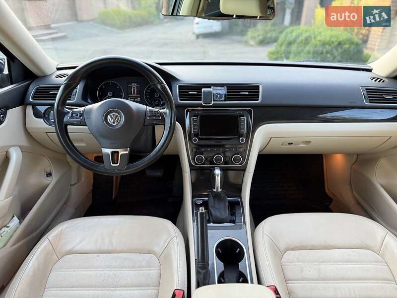 Седан Volkswagen Passat 2014 в Киеве