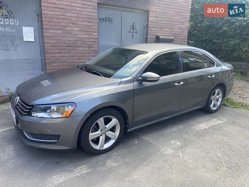 Седан Volkswagen Passat 2012 в Киеве