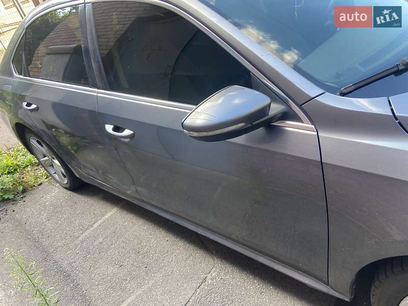 Седан Volkswagen Passat 2012 в Киеве