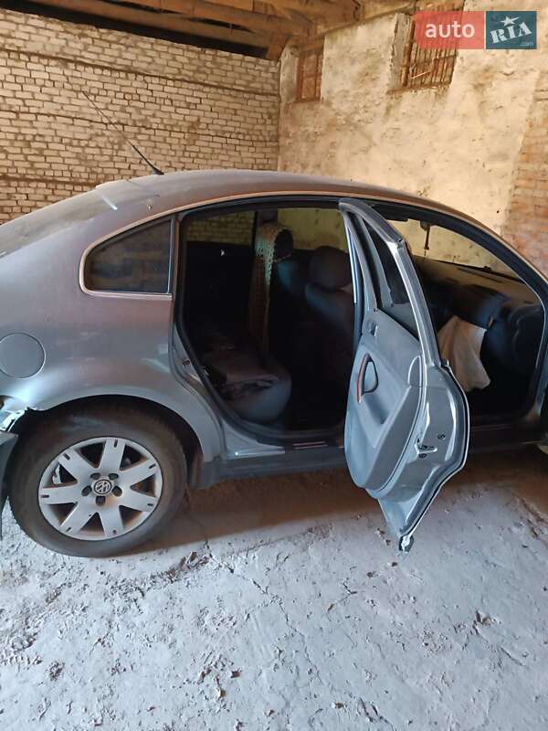 Седан Volkswagen Passat 2004 в Апостолово фото 5 Седан Volkswagen Passat 2004 в Апостолово