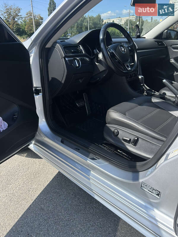 Седан Volkswagen Passat 2016 в Києві