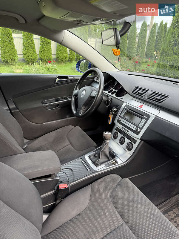 Седан Volkswagen Passat 2006 в Дубні