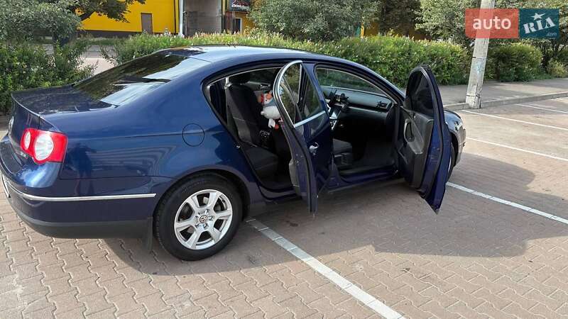 Седан Volkswagen Passat 2006 в Житомирі