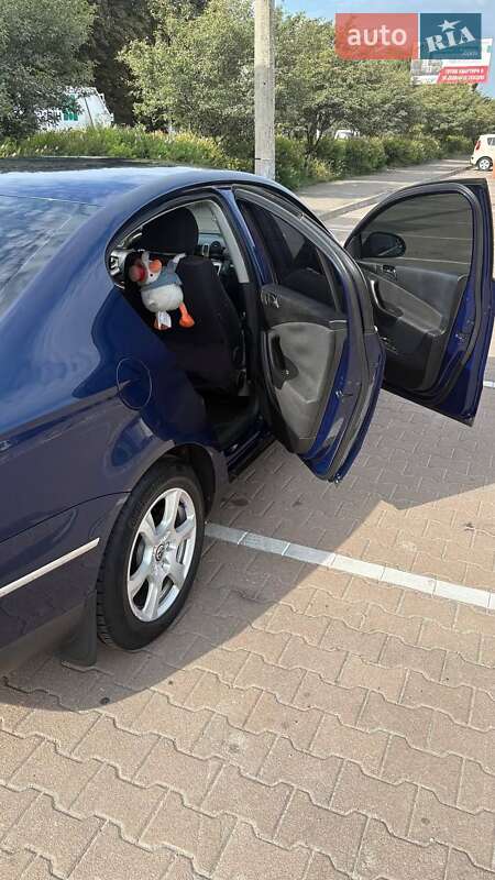 Седан Volkswagen Passat 2006 в Житомирі