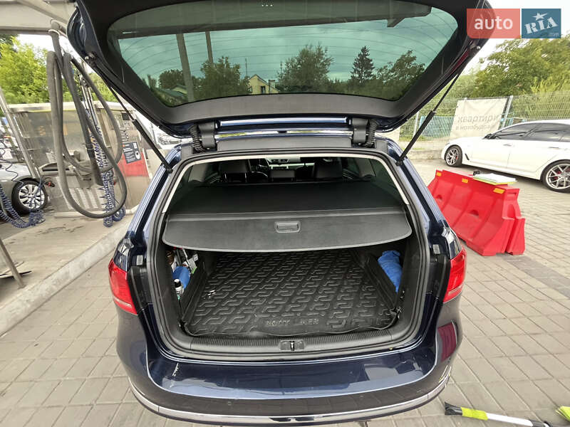 Універсал Volkswagen Passat 2012 в Львові