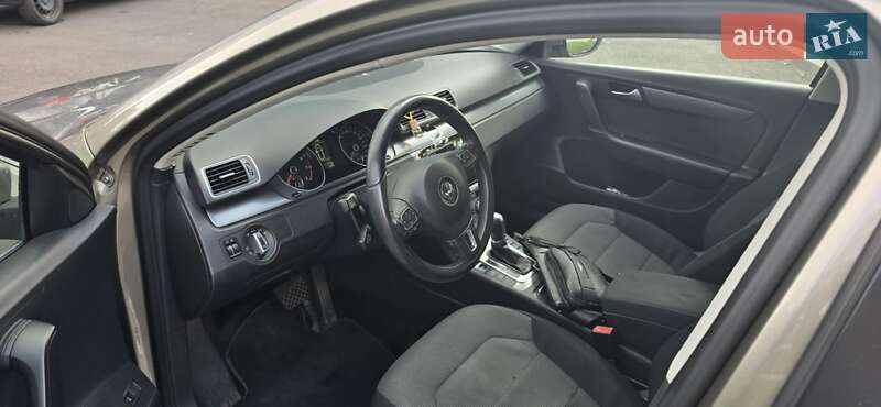 Универсал Volkswagen Passat 2013 в Киеве