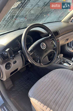 Седан Volkswagen Passat 2003 в 