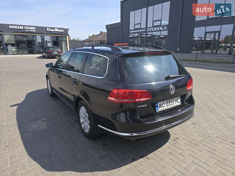 Універсал Volkswagen Passat 2011 в Луцьку