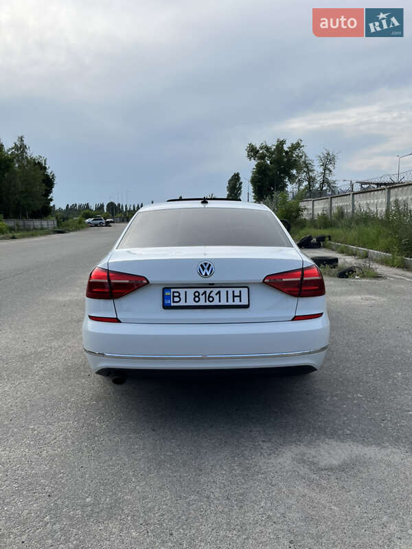 Седан Volkswagen Passat 2015 в Хороле