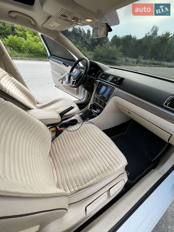 Седан Volkswagen Passat 2015 в Хороле