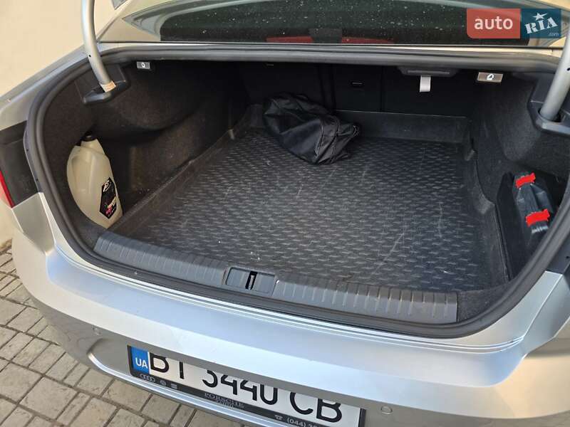 Седан Volkswagen Passat 2015 в Одессе