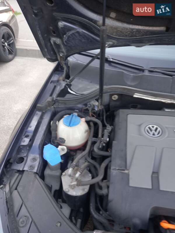 Универсал Volkswagen Passat 2011 в Буче