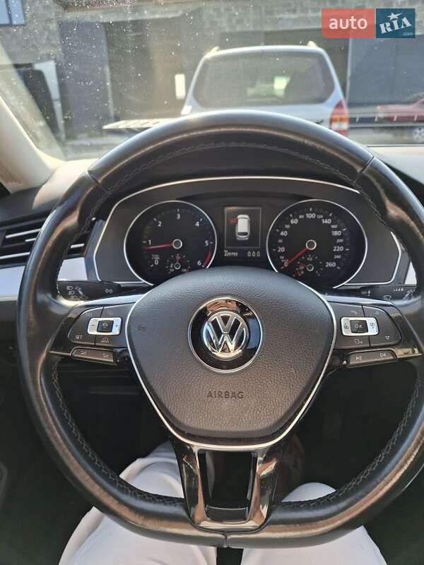 Универсал Volkswagen Passat 2015 в Хусте