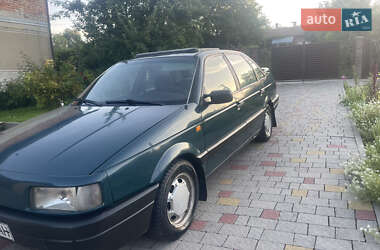 Седан Volkswagen Passat 1990 в Львові