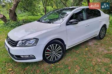 Седан Volkswagen Passat 2013 в Львове