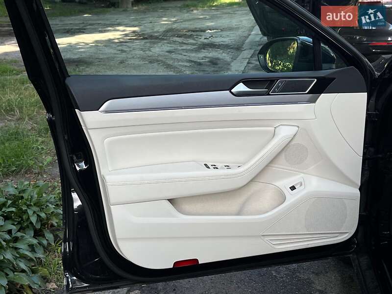 Універсал Volkswagen Passat 2019 в Києві