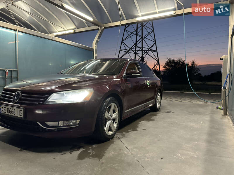 Седан Volkswagen Passat 2012 в Дніпрі