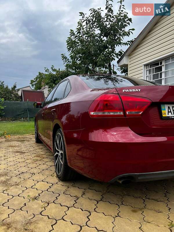 Седан Volkswagen Passat 2014 в Днепре