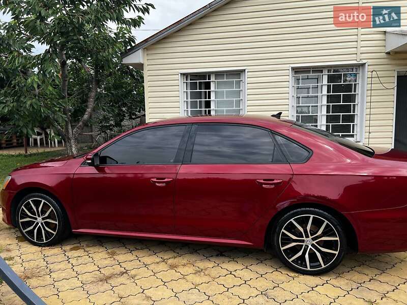 Седан Volkswagen Passat 2014 в Днепре