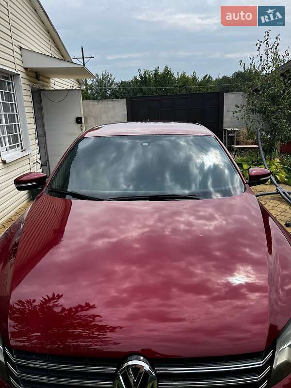 Седан Volkswagen Passat 2014 в Днепре