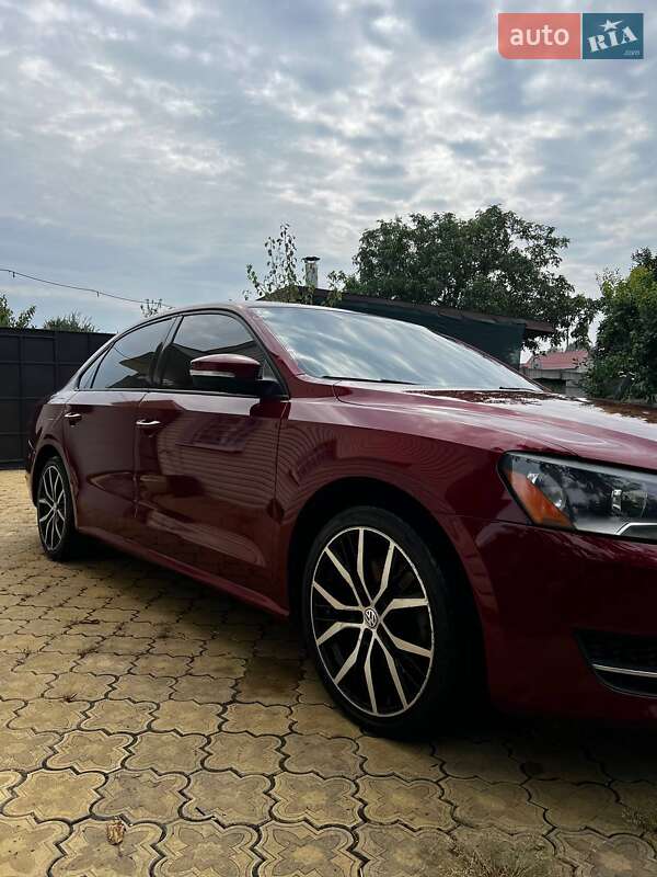 Седан Volkswagen Passat 2014 в Днепре