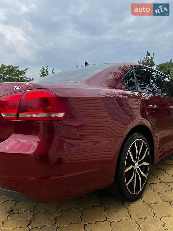 Седан Volkswagen Passat 2014 в Днепре