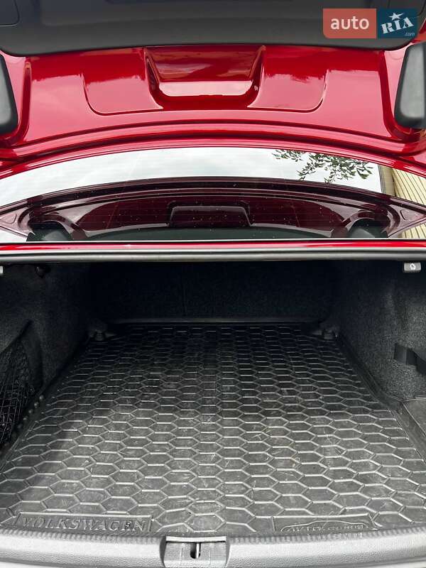 Седан Volkswagen Passat 2014 в Днепре