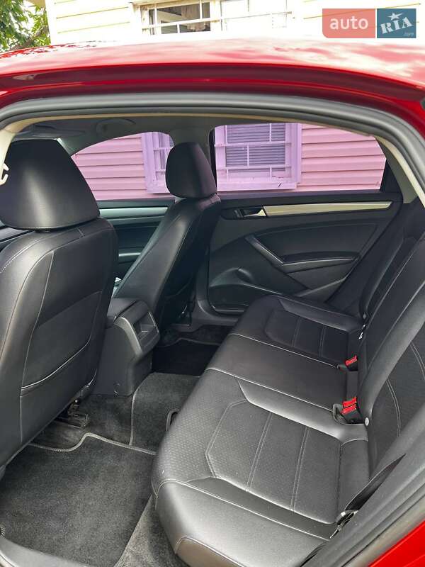 Седан Volkswagen Passat 2014 в Днепре