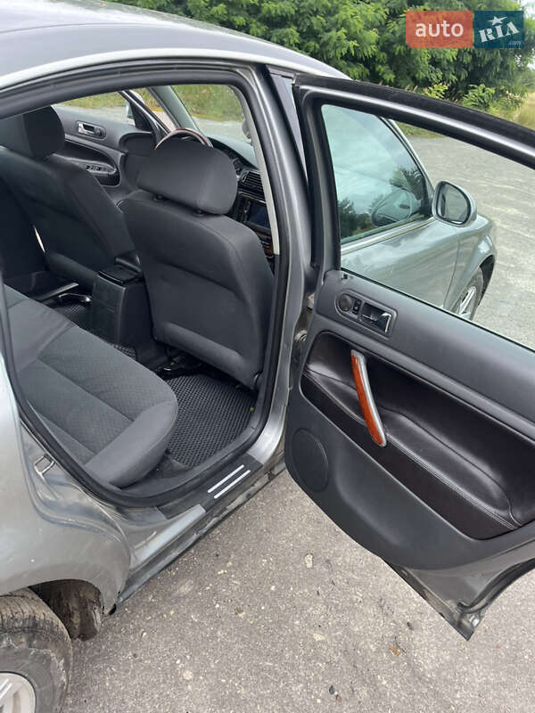 Седан Volkswagen Passat 2004 в Ковеле