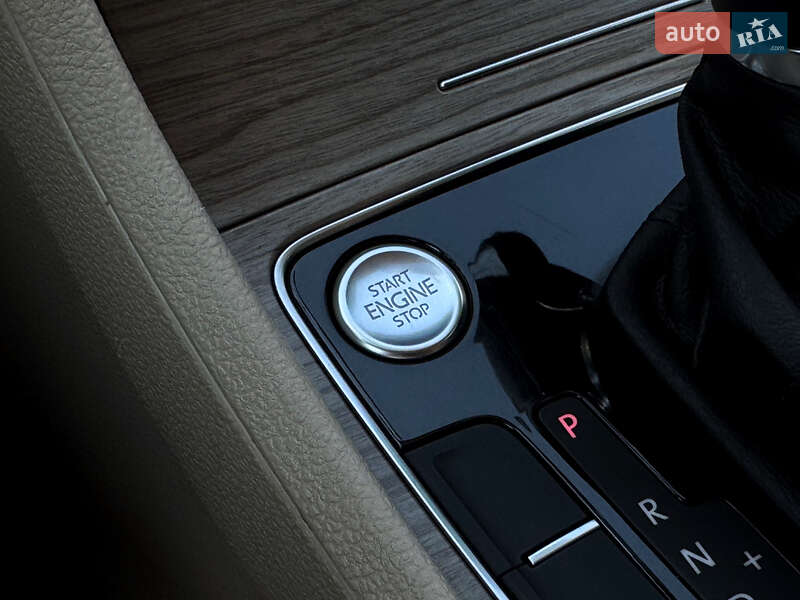 Седан Volkswagen Passat 2017 в Киеве