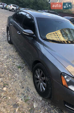 Седан Volkswagen Passat 2013 в Києві