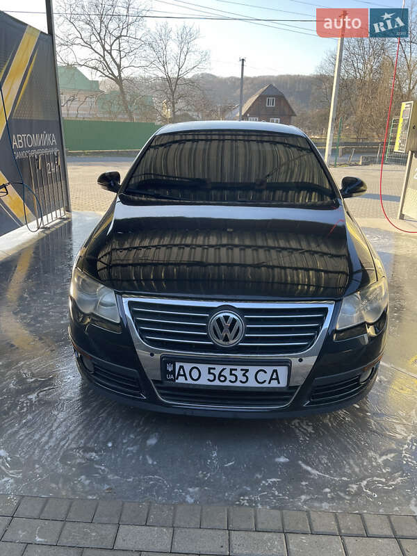 Седан Volkswagen Passat 2006 в Тячеве