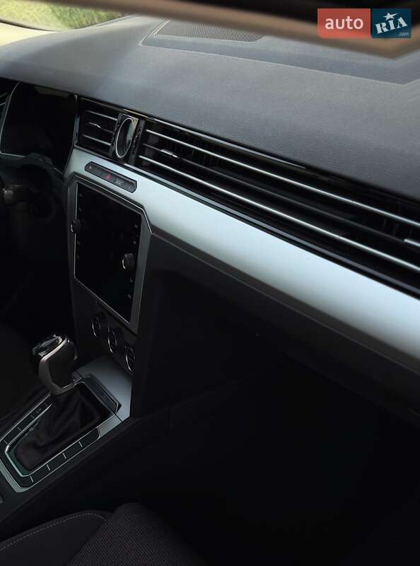 Універсал Volkswagen Passat 2019 в Дніпрі