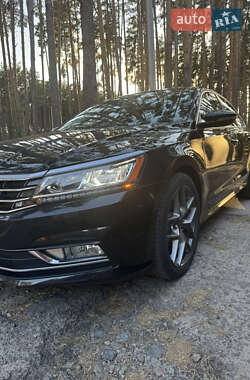 Седан Volkswagen Passat 2018 в Киеве