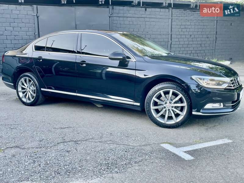 Седан Volkswagen Passat 2015 в Киеве