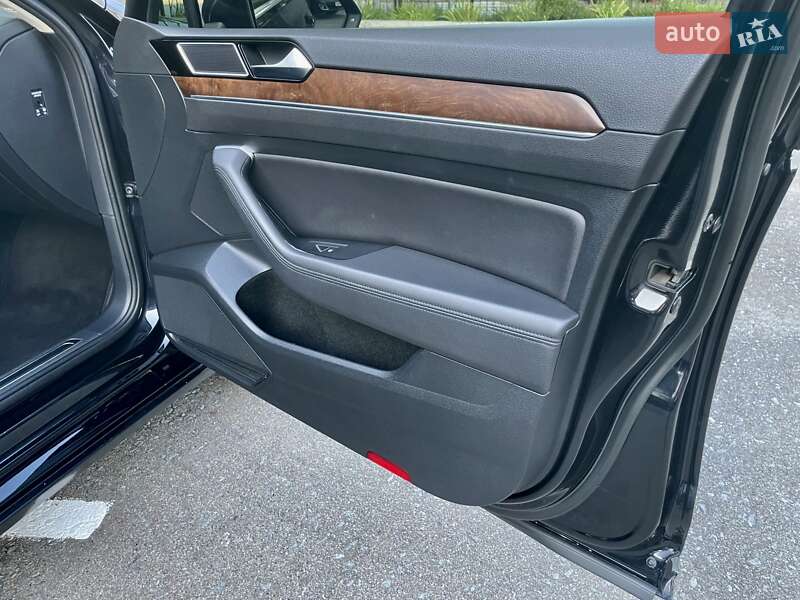 Седан Volkswagen Passat 2015 в Киеве