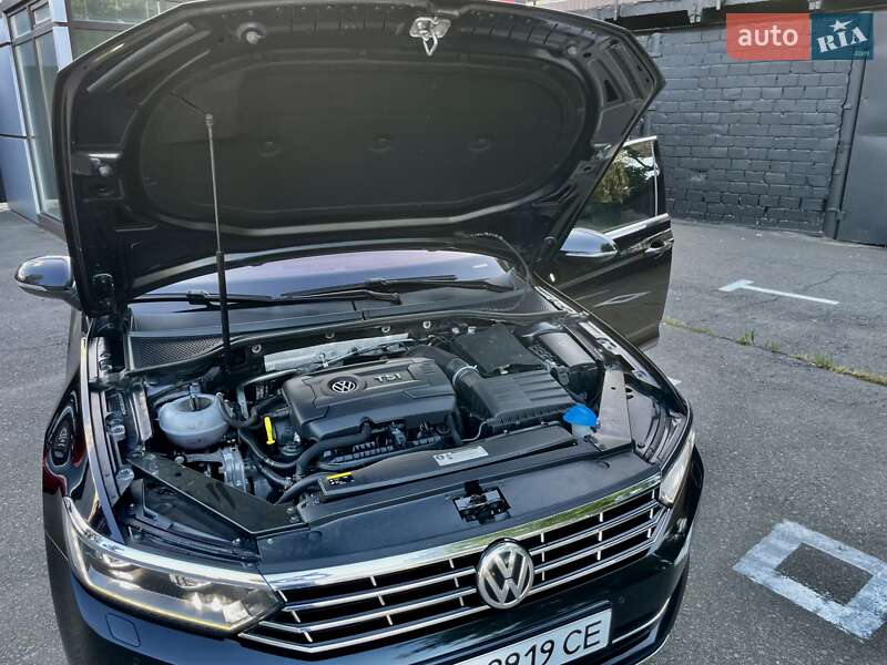 Седан Volkswagen Passat 2015 в Киеве