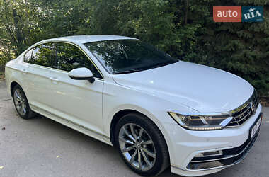 Седан Volkswagen Passat 2019 в Львові