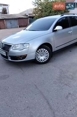 Універсал Volkswagen Passat 2006 в Житомирі