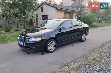 Седан Volkswagen Passat 2005 в Самборі