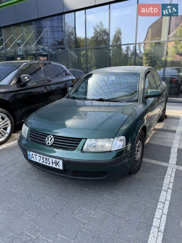 Седан Volkswagen Passat 1998 в Львове