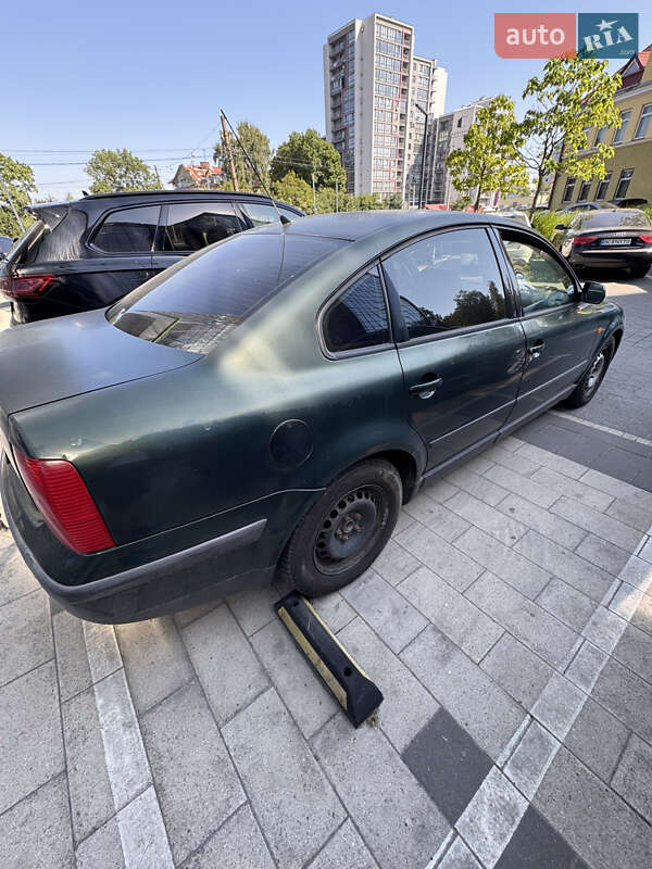 Седан Volkswagen Passat 1998 в Львове