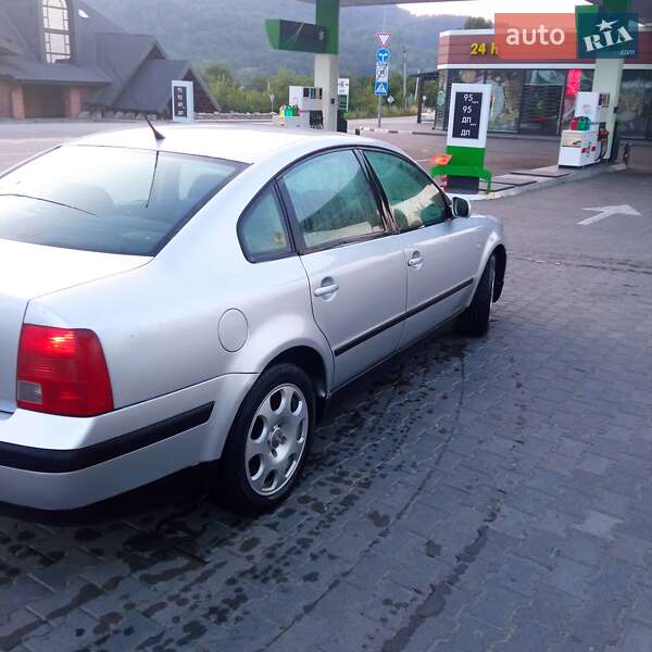Седан Volkswagen Passat 1999 в Черновцах
