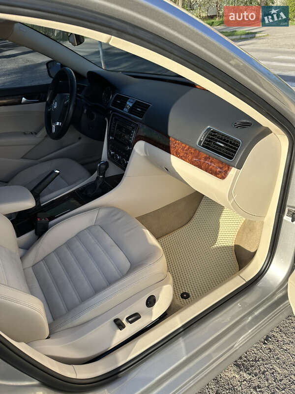 Седан Volkswagen Passat 2012 в Хмельницькому
